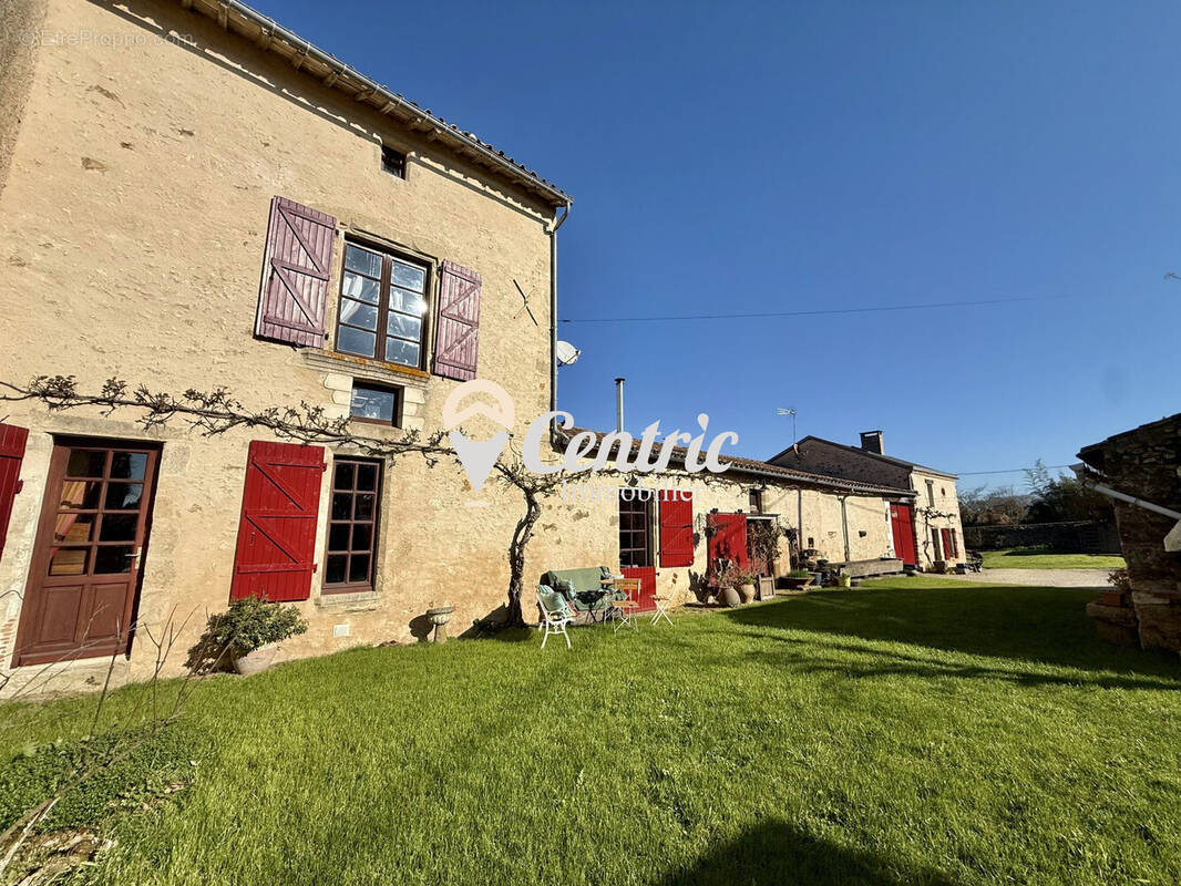 Maison à SAINT-LOUP-LAMAIRE