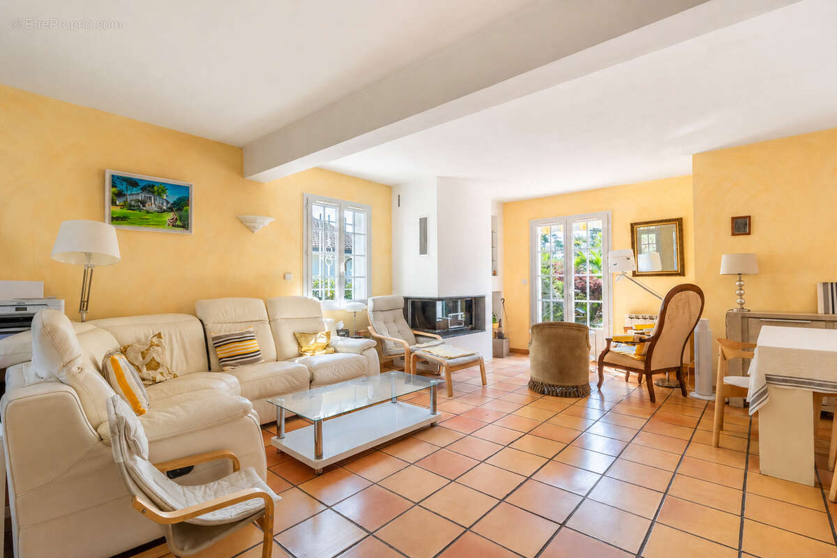 BIDART - PLATEAU - Maison familiale avec jardin arboré - photo 6