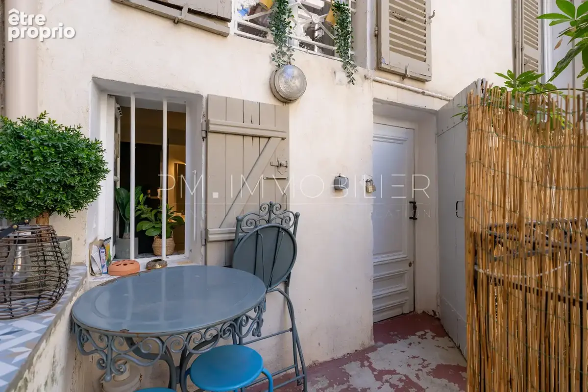 Appartement à MARSEILLE-1E