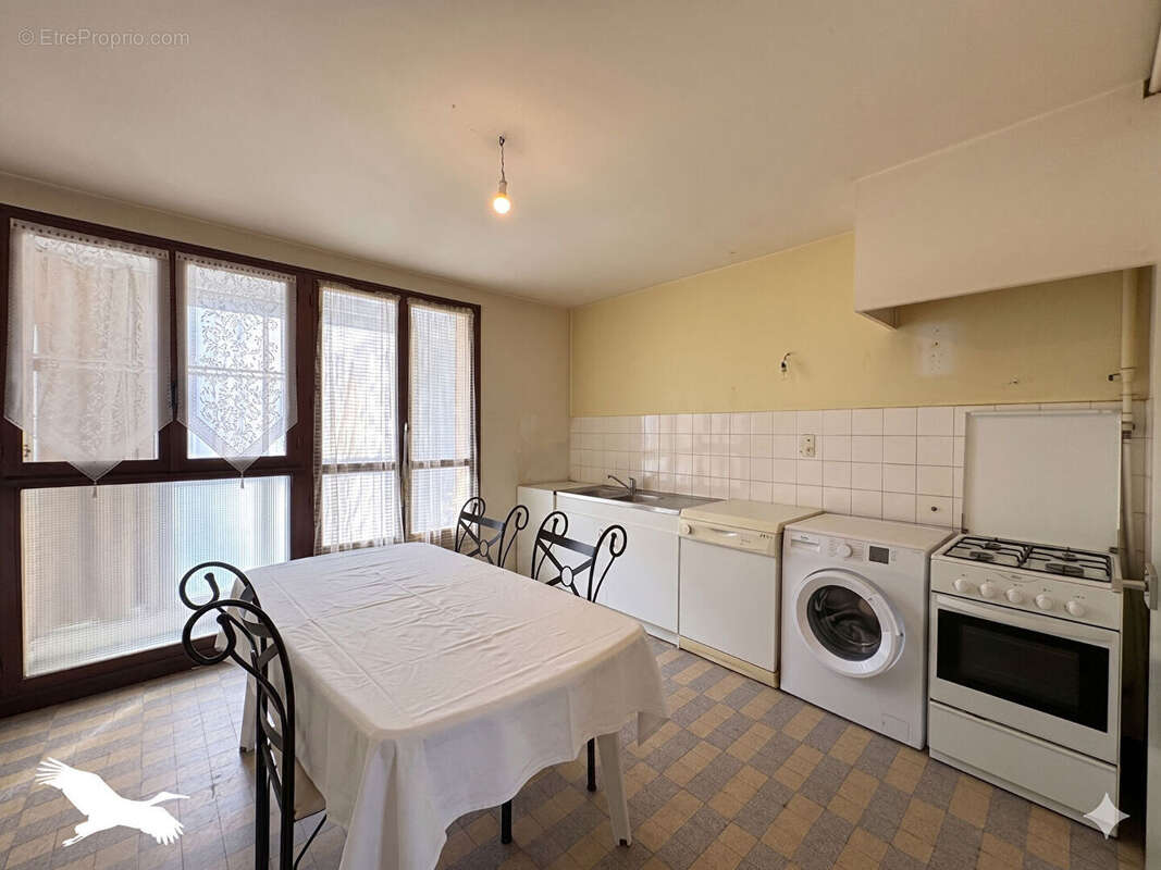 Nino- Appartement à vendre - Marseille 13010 - SAINT TRONC - 231 rue Pierre Doize - appartement 4 pièces de 84m² - photo 2