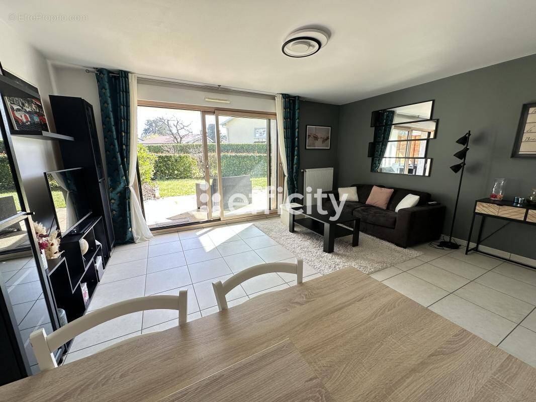 Appartement à MEYZIEU