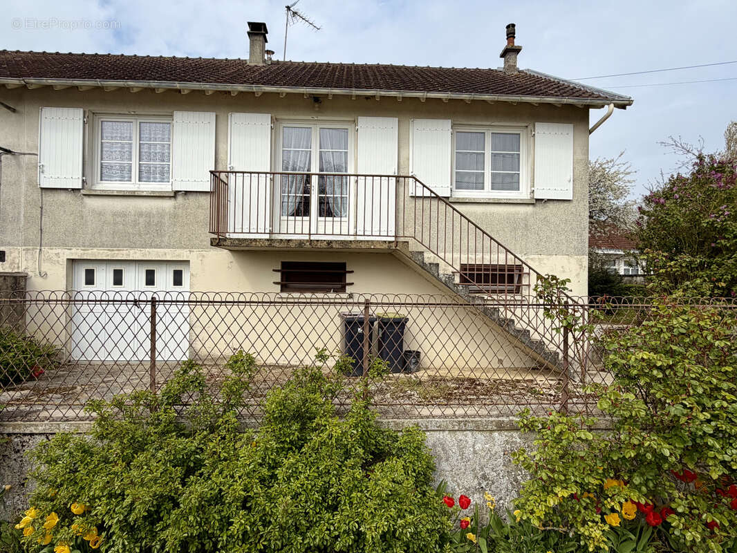 Maison à LOUAN-VILLEGRUIS-FONTAINE