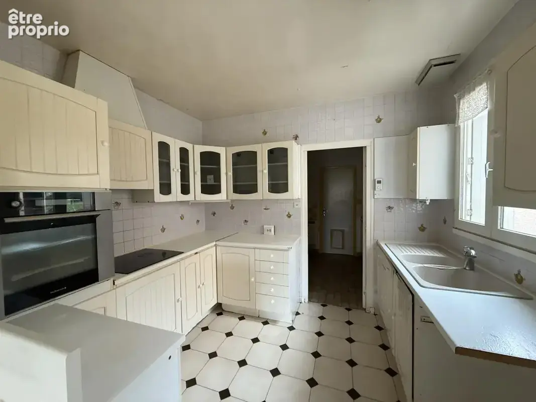 Maison 310 m² à Saint-Laurent-Du-Pape  - photo 4