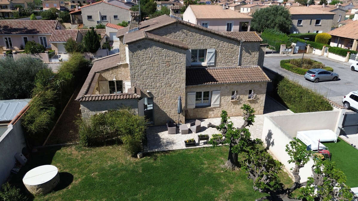 Maison à MAUGUIO