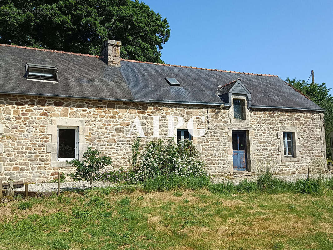 Maison à GLOMEL