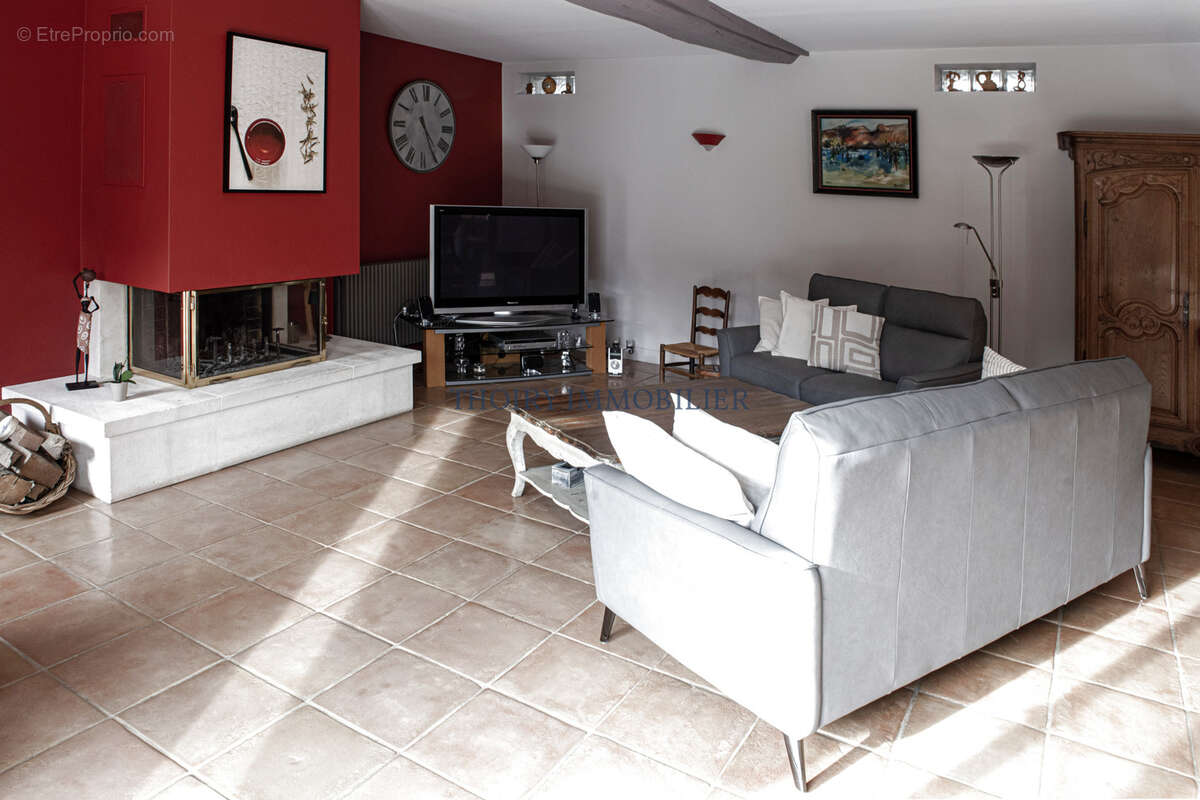 Propriété du 19e siècle en pierres apparentes de 210 m2 habitables + dépendance sur 1281 m2 de terrain - photo 8
