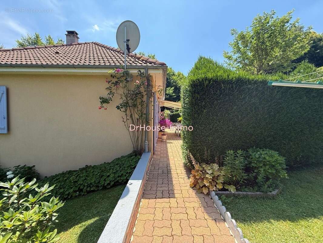 Maison 89 m² à Laguenne  - photo 2
