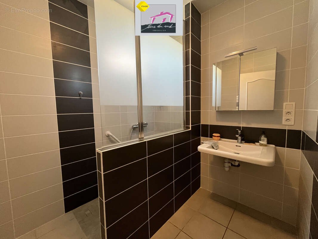Maison de plain-pied de 139 m2 avec piscine sur une parcelle constructible de 2 710 m2 - photo 5