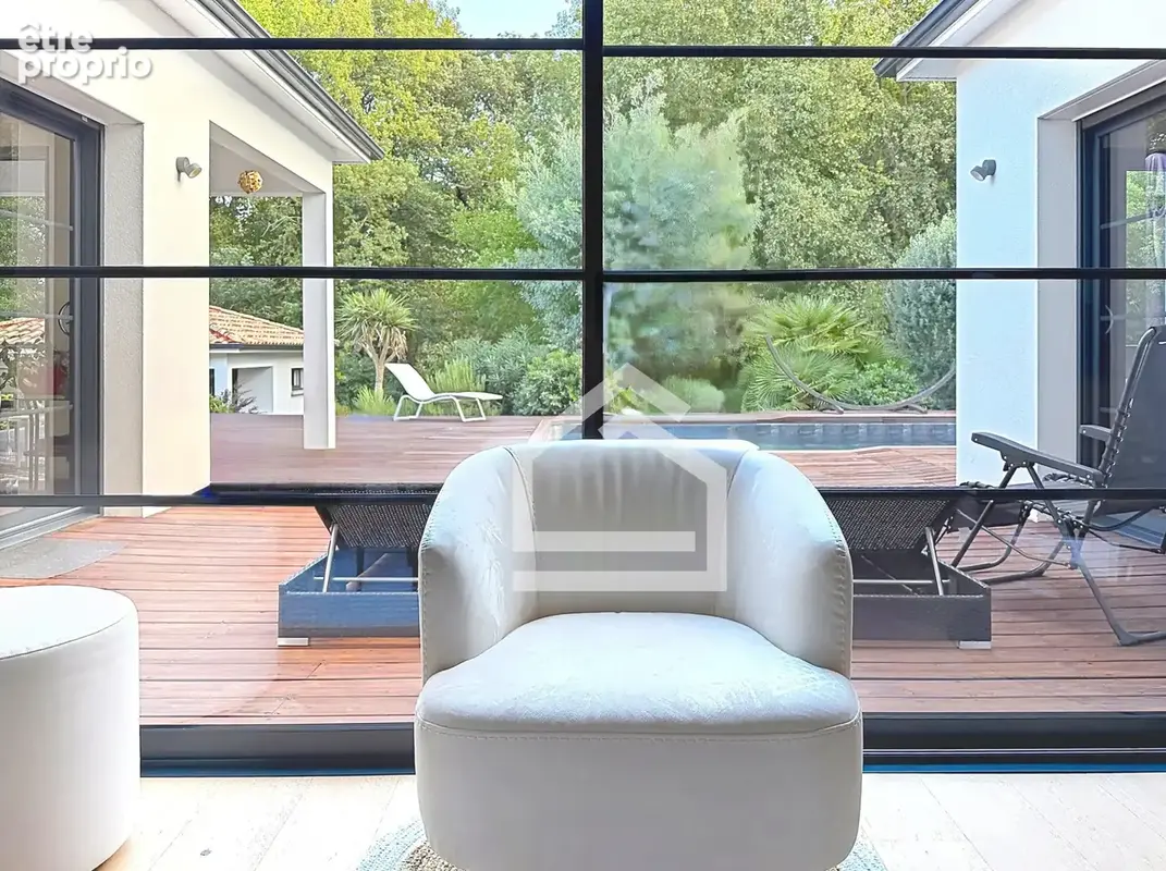 Maison contemporaine de 198 m2, 5 chambres, piscine et double garage - photo 19