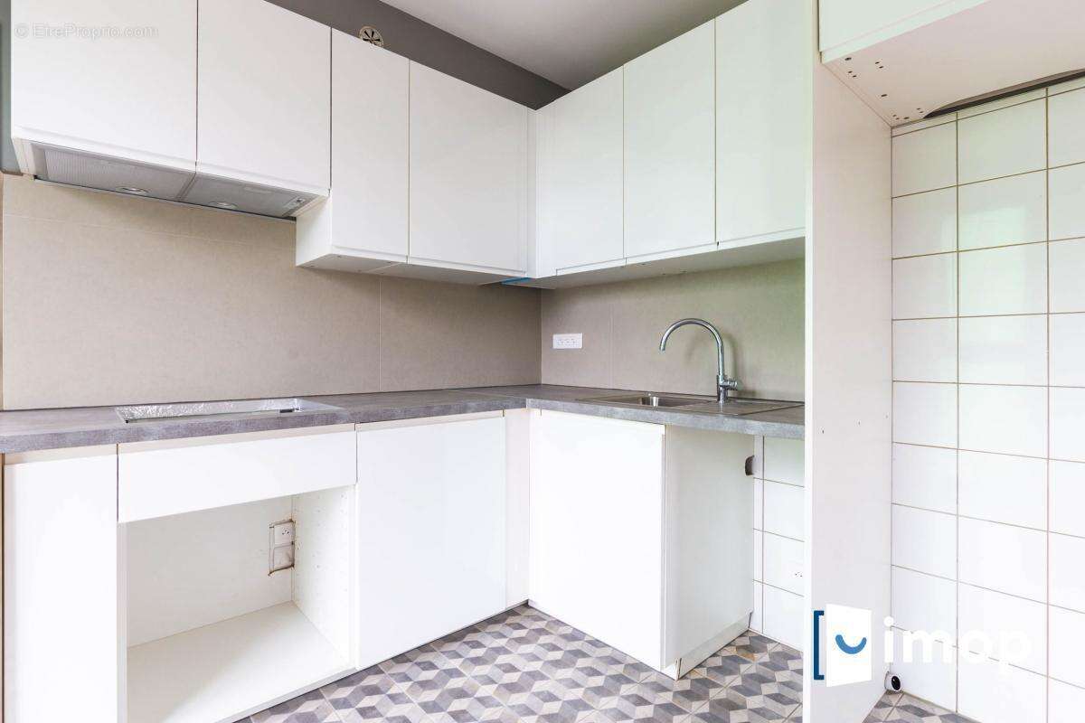 Duplex en parfait état dans un immeuble de 2020 proche RER D T11 et Métro 13 à faibles charges - photo 5