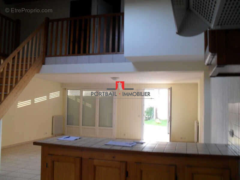 Maison 83 m² à Ambares-Et-Lagrave  - photo 2
