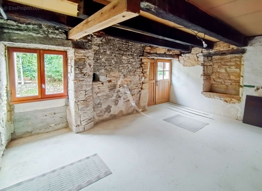 Maison en pierre 122m² + grange aménageable, à 5 min des commerces - photo 9