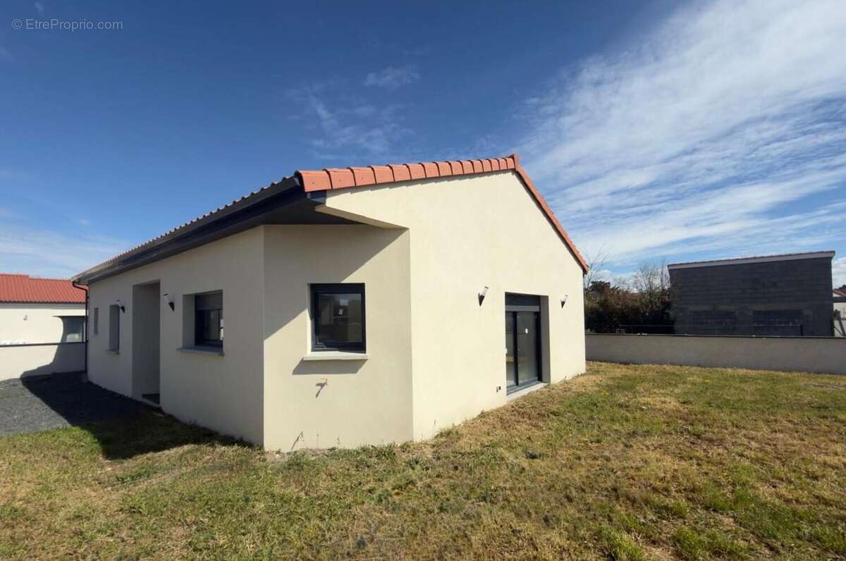 Maison à SAINT-BONNET-PRES-RIOM