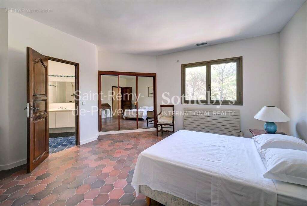 Une maison d'architecte en pierre face aux Alpilles - photo 13