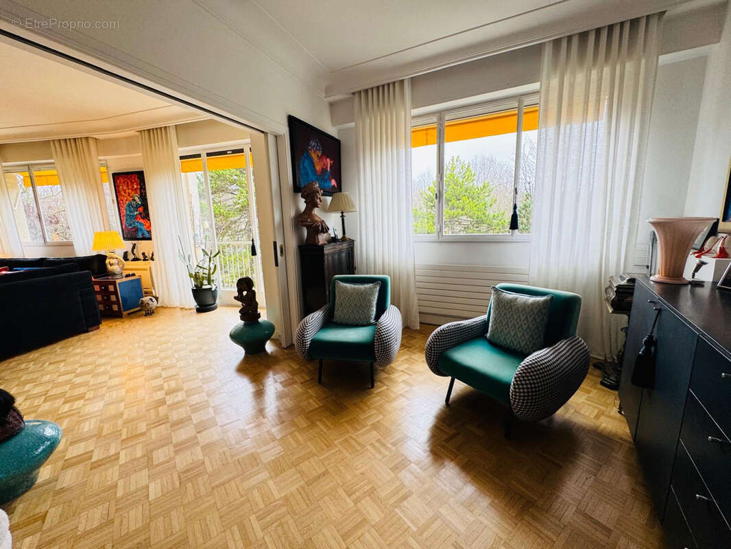 Appartement à NEUILLY-SUR-SEINE