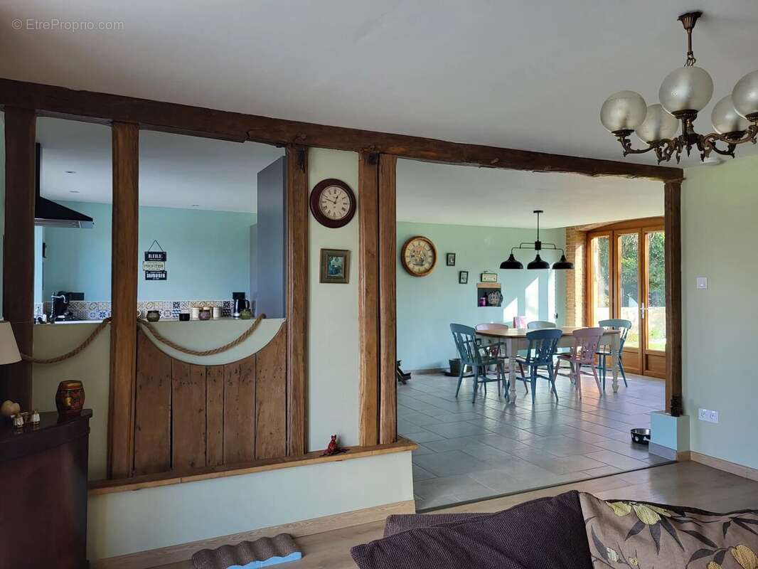 Maison à SAINT-PRIEST-LA-PLAINE