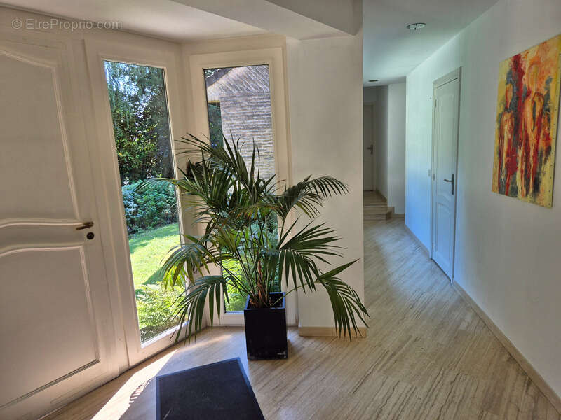 Maison individuelle 5 chambres offrant 206m2 hab sur parcelle de 2627m2 - photo 3
