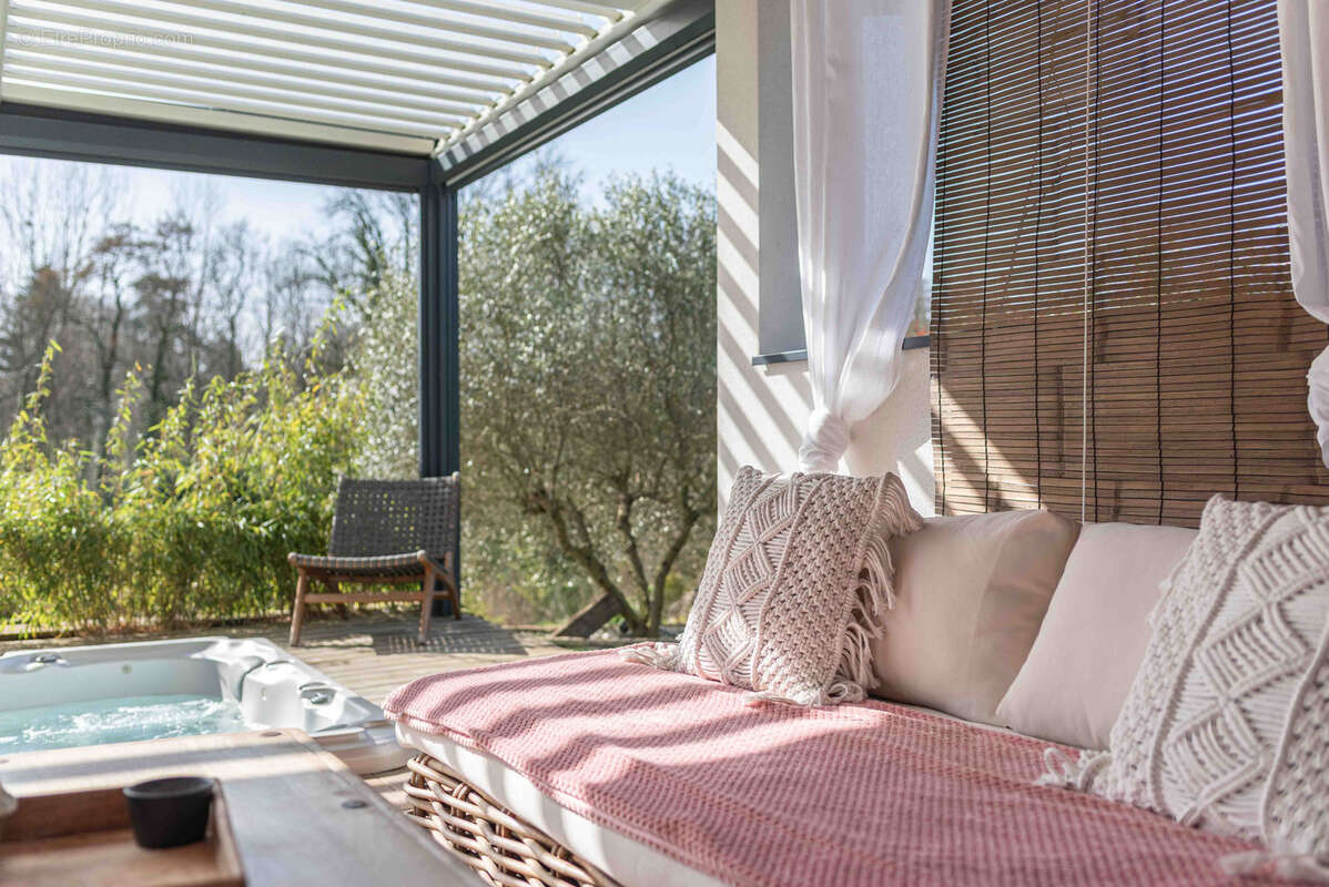 Maison à CAMBLANES-ET-MEYNAC