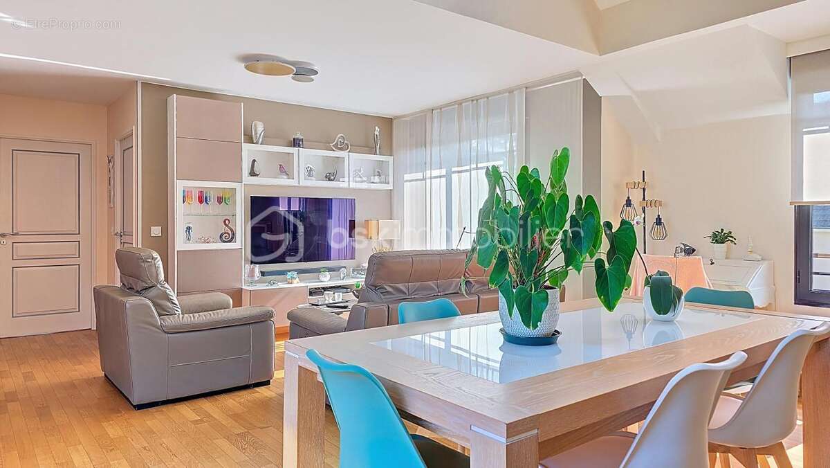 Appartement à CHEVRY-COSSIGNY