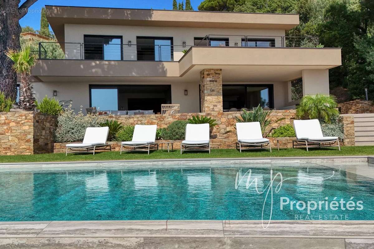 Rayol-Canadel-sur-Mer – Villa contemporaine d’exception vendue entièrement meublée –  six suites raffinées. Vue panoramique sur  - photo 29