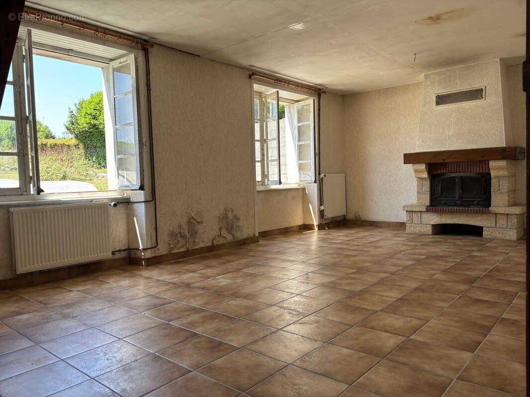 Maison à SAINT-JEAN-TROLIMON