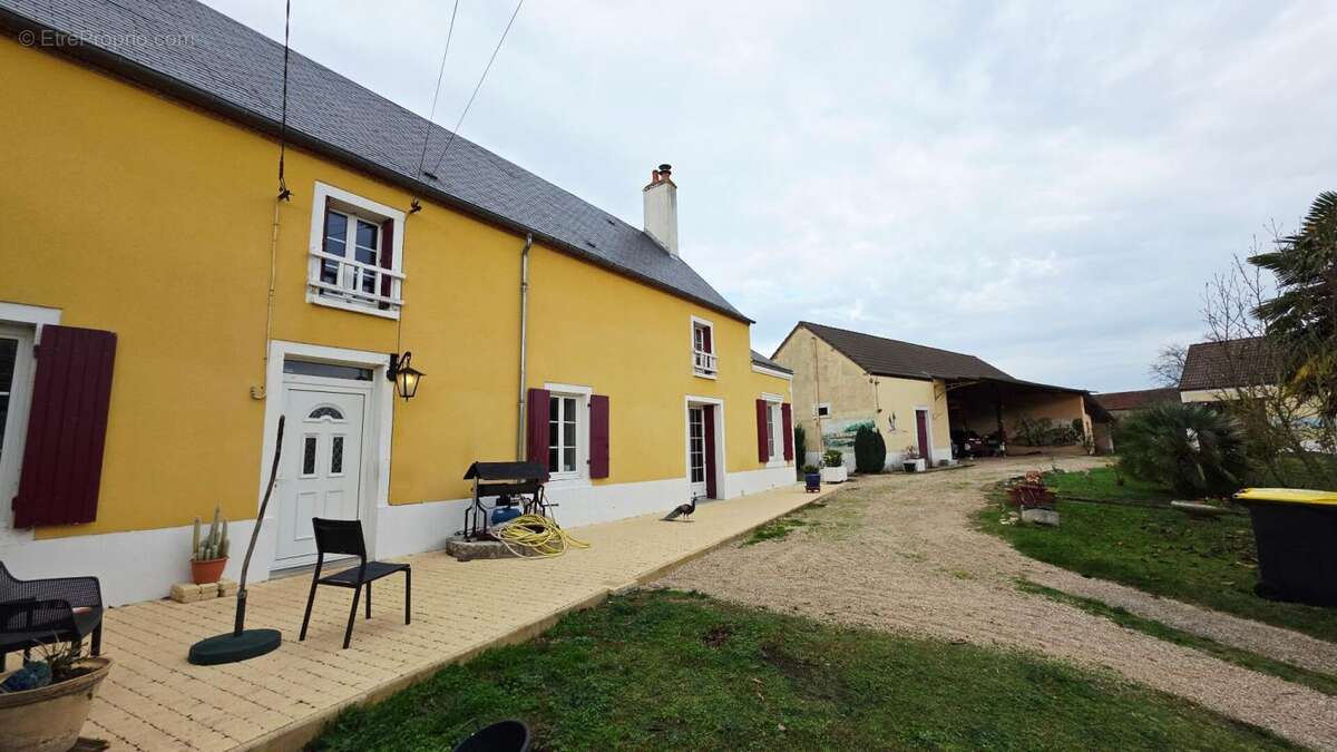 Quincy maison de 188m² 7 pieces 5 chambres dependances garage - photo 2