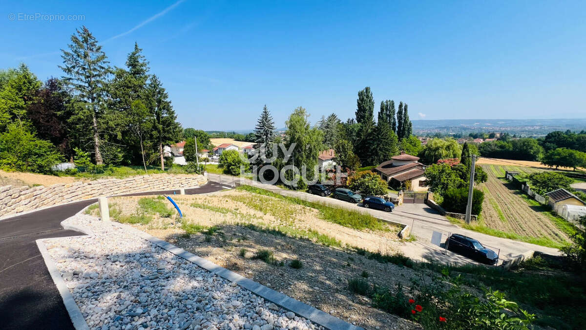 Terrain à SAINT-ALBAN-DE-ROCHE