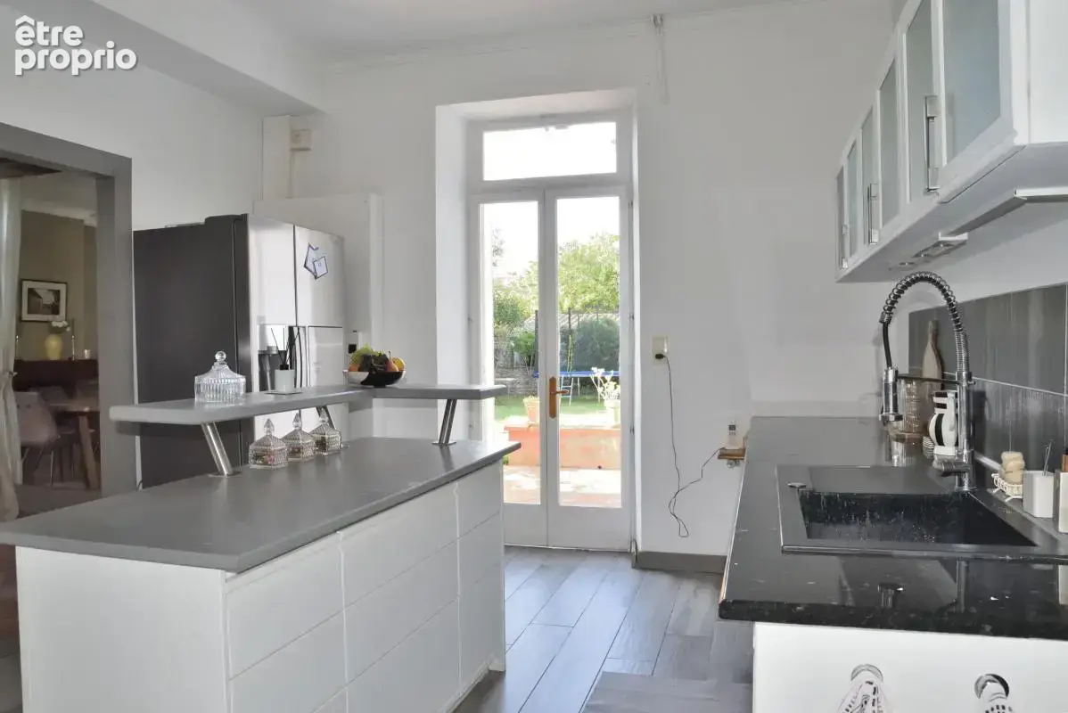 Maison de caractère avec beau jardin arboré avec possibilité local professionnel - photo 7