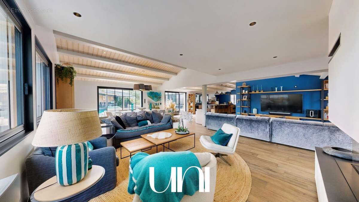 Maison 5 pièces de 277 m2 avec piscine et dépendance - Le-Bois-Plage-en-Ré - photo 16