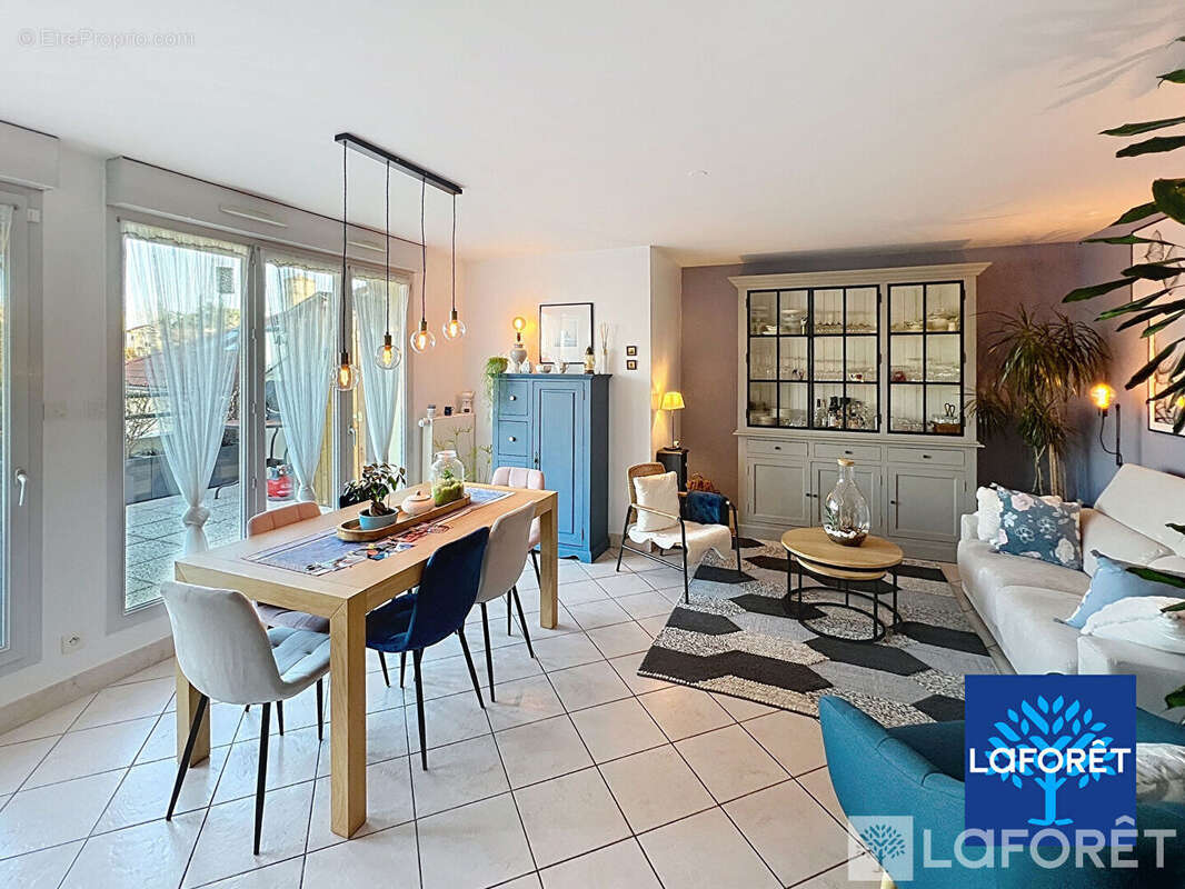 Appartement à DECINES-CHARPIEU