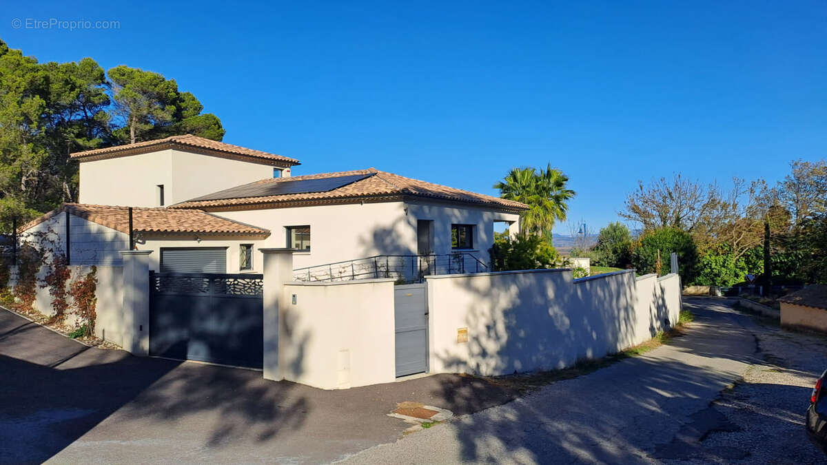Maison à SAINTE-CECILE-LES-VIGNES