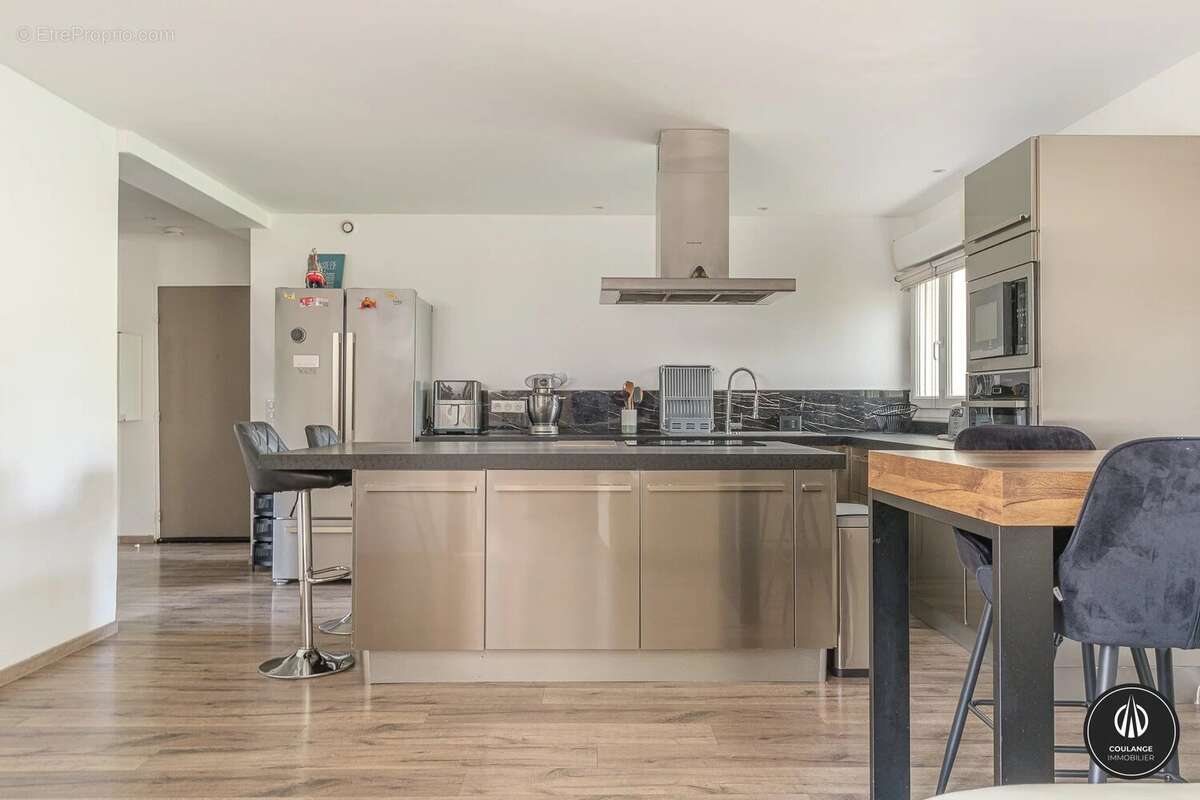 Appartement à MARSEILLE-8E