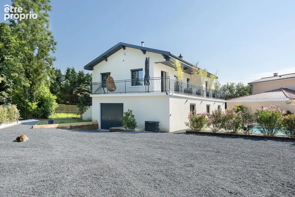 Maison 175 m² à Saint-Genis-Les-Ollieres  - photo 4