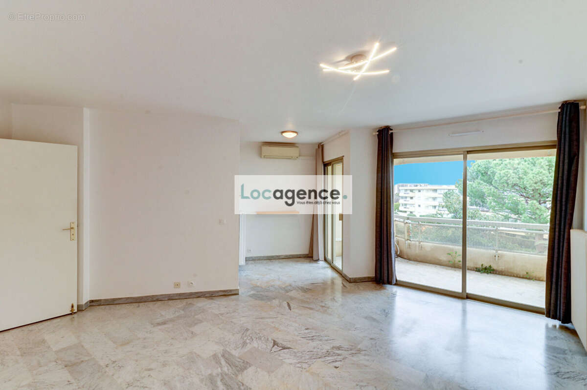 Appartement à MANDELIEU-LA-NAPOULE