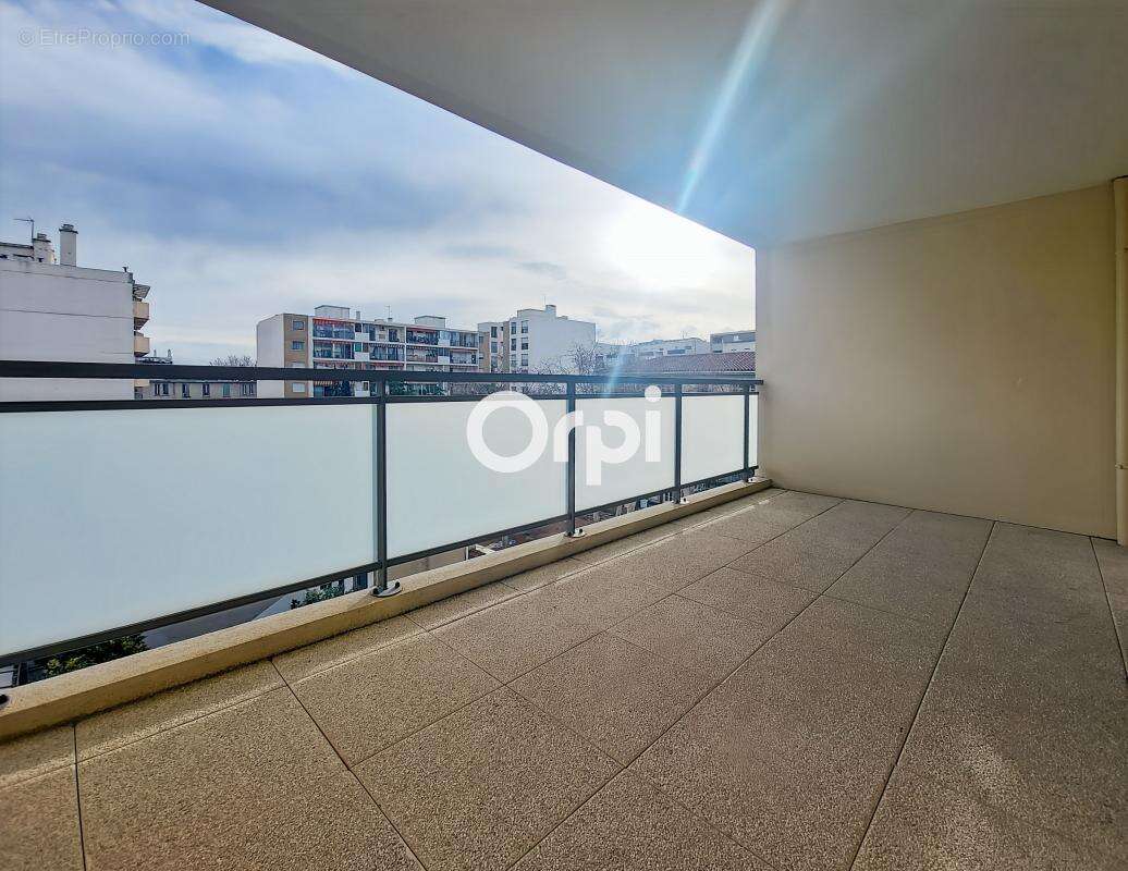 Appartement à MARSEILLE-5E