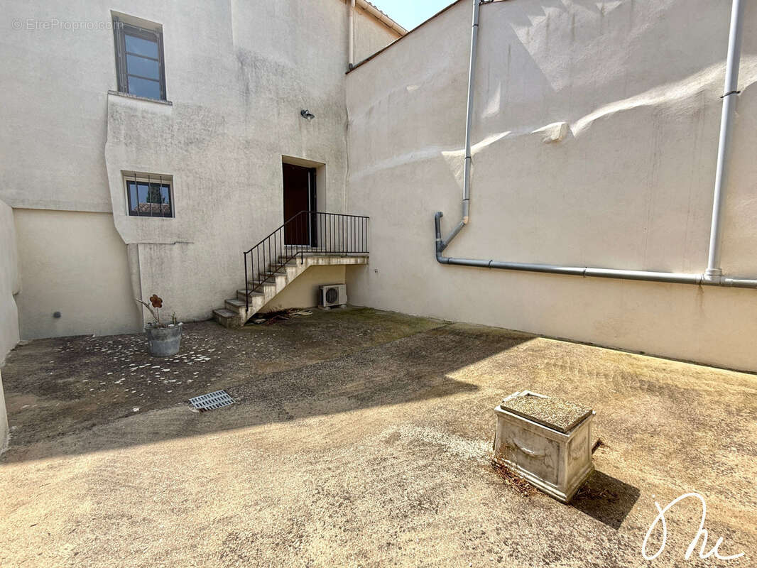 Maison à SAINT-QUENTIN-LA-POTERIE