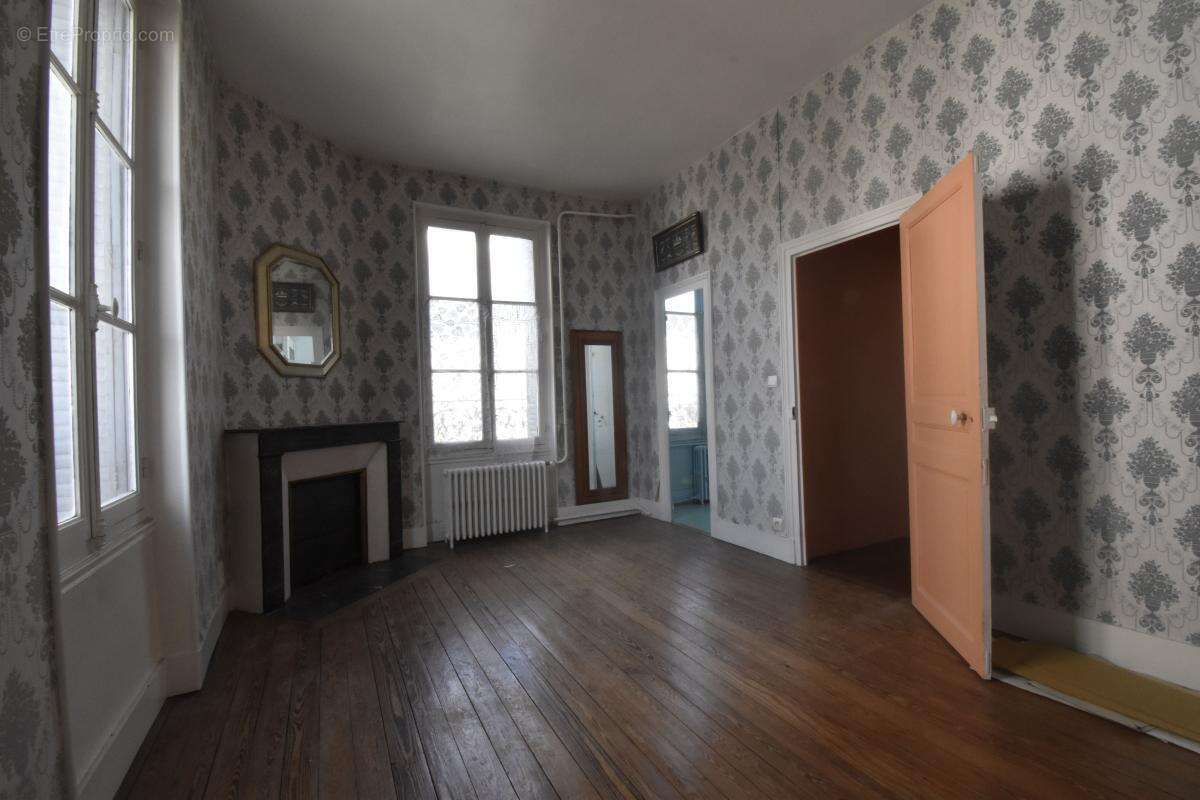 Maison à COSNE-COURS-SUR-LOIRE