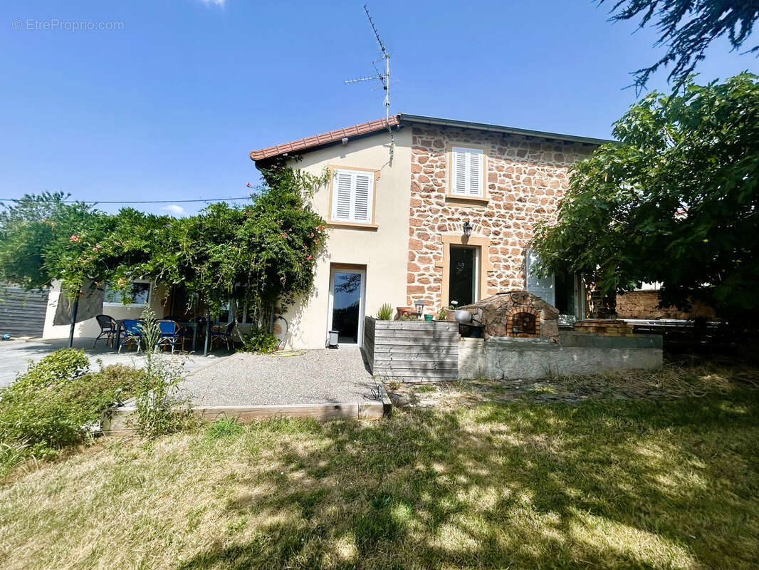 Maison à COURS-LA-VILLE