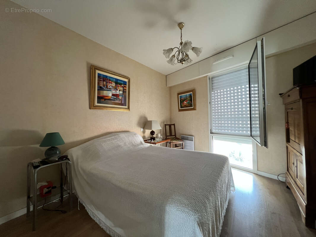 Face mer  Les Sables-d'Olonne   APPARTEMENT T4   3 chambres   Parking privatif   Cave - photo 13