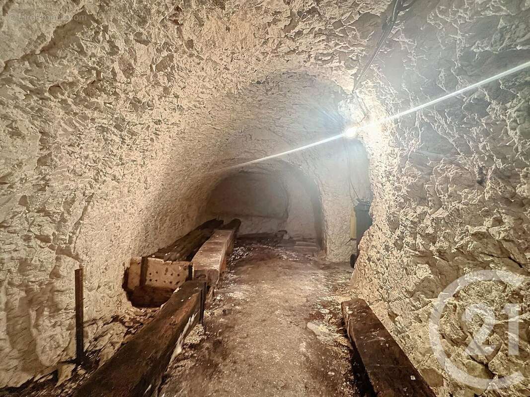 Maison à PONT-SUR-YONNE