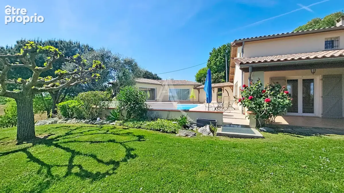 Vacquiers, villa principale, villa d'amis et  piscine - photo 8