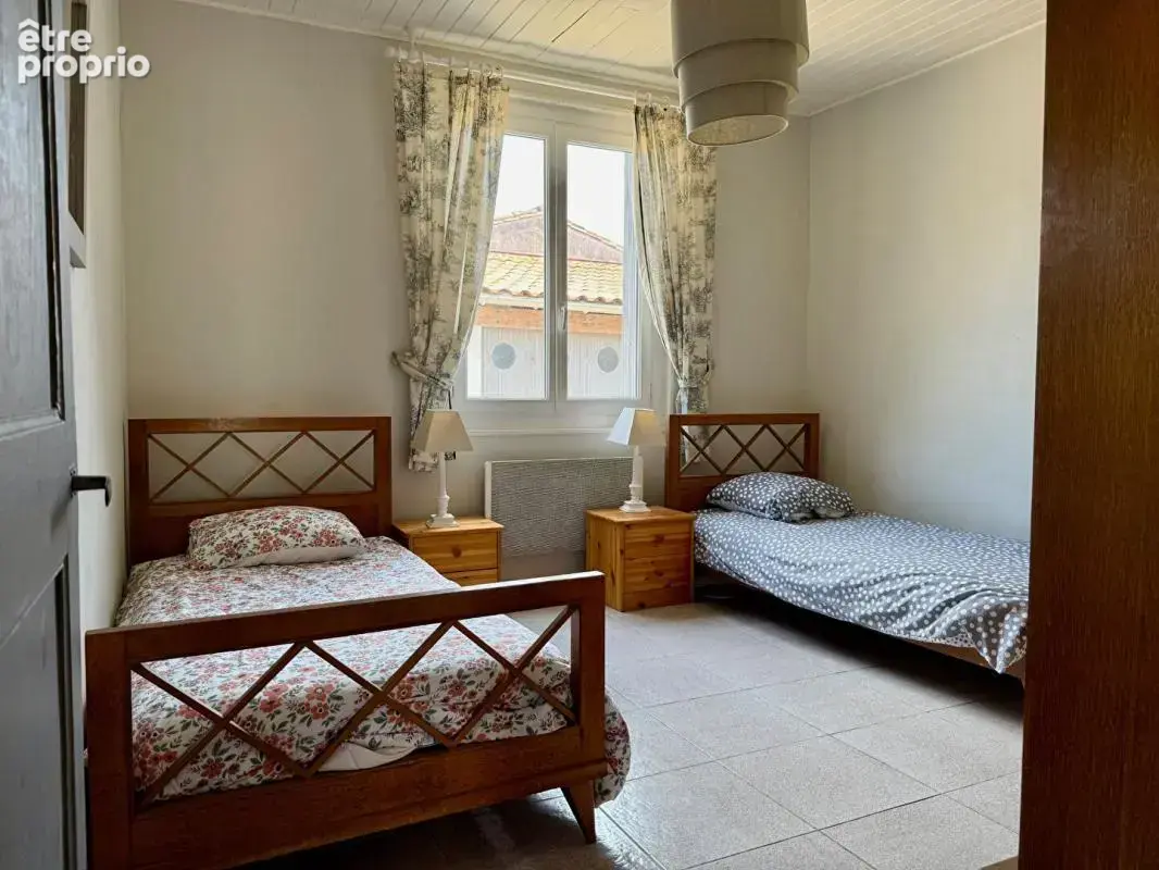 Maison au coeur du village de LOIX à 5 min de l'océan - 5 pièces de 121 m2 - photo 16