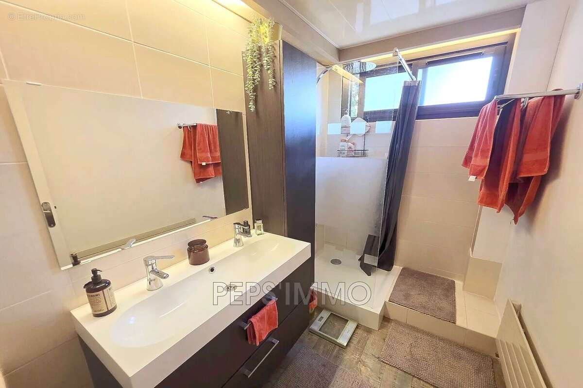 Appartement 91 m² à Martigues  - photo 7