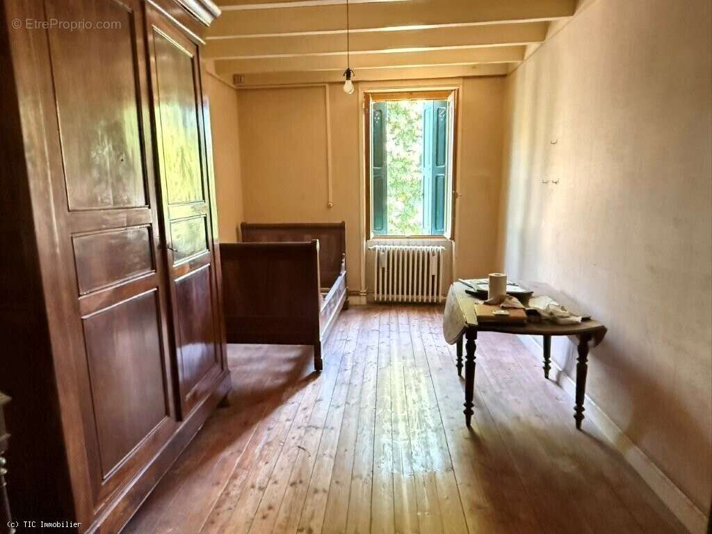 Maison de Village A Rénover Sur 1683m² - photo 10