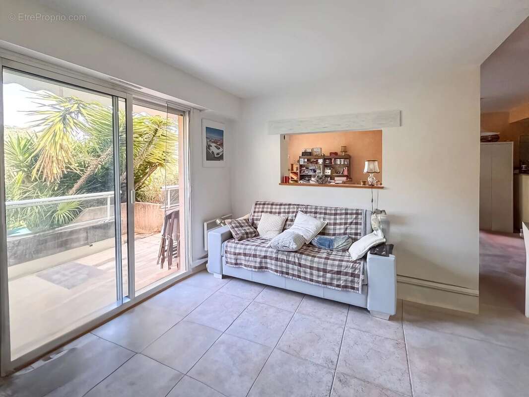 Appartement à EZE