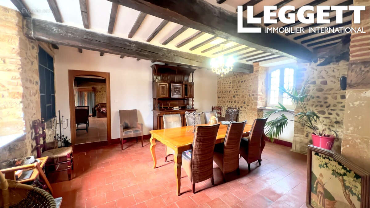 Maison à MONTEGUT-ARROS