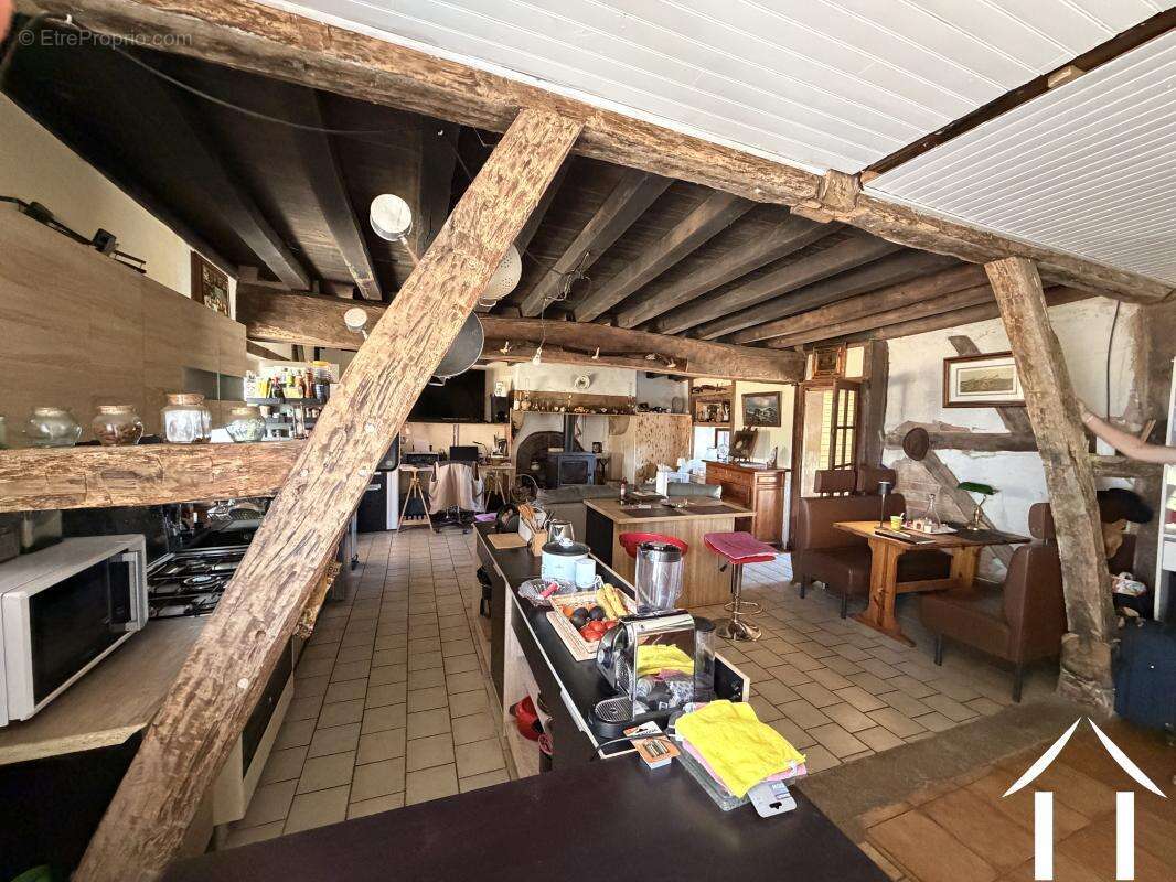 Très librement situé dans un magnifique environnement rural Ferme à rénover. Avec chalet et grange 80m2 - photo 6