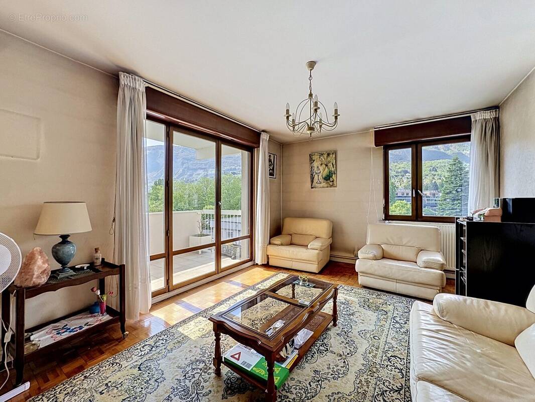 Appartement à MEYLAN