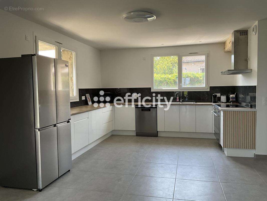 Maison 232 m² à Chomerac  - photo 8