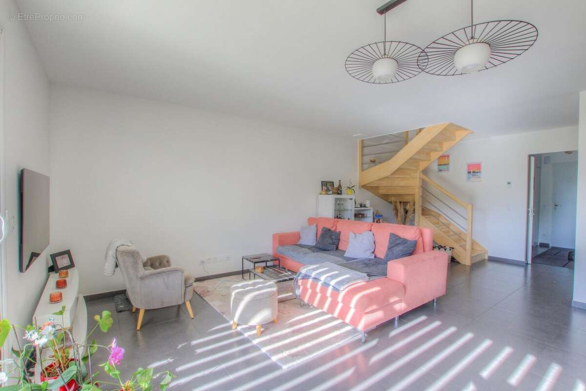 Maison à PREVESSIN-MOENS